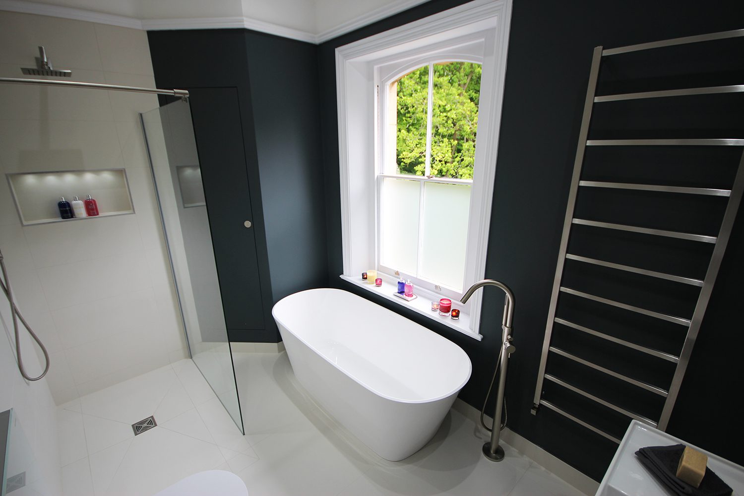 8 - Victoria + Albert Vetralla 2 freestanding bath in gloss finish.